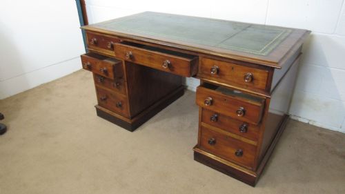 VICTORIAN MAHOGANY PEDESTAL DESK - ADDITIONAL PHOTO 8
