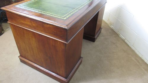 VICTORIAN MAHOGANY PEDESTAL DESK - ADDITIONAL PHOTO 14
