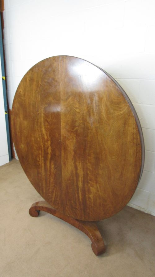 SUPERB MAHOGANY CENTRE TABLE - ADDITIONAL PHOTO 1