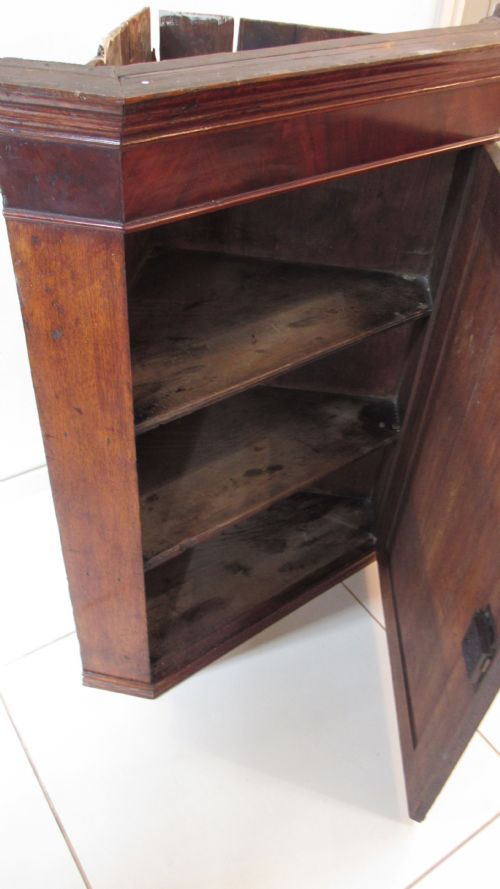GEORGIAN OAK AND MAHOGANY CORNER CUPBOARD - ADDITIONAL PHOTO 8