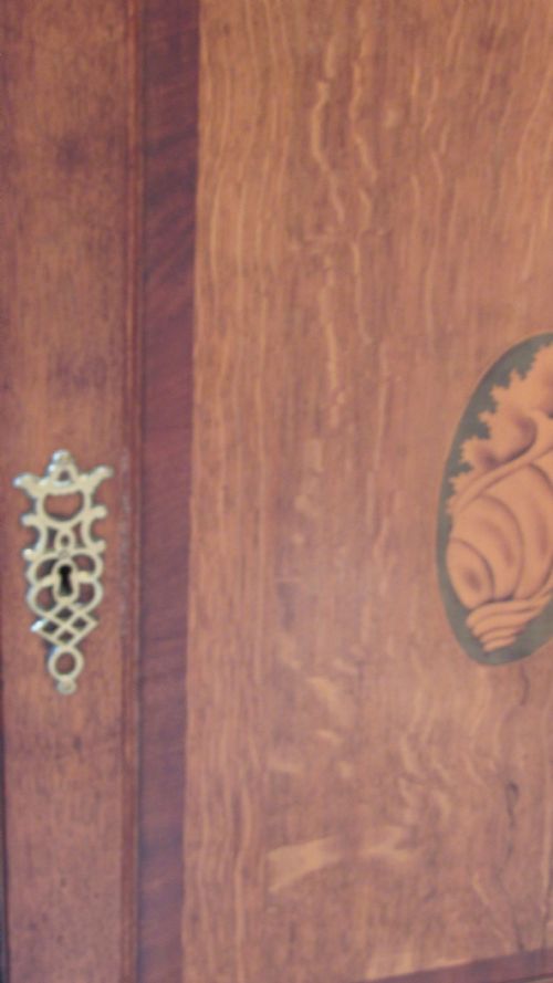 GEORGIAN OAK AND MAHOGANY CORNER CUPBOARD - ADDITIONAL PHOTO 11