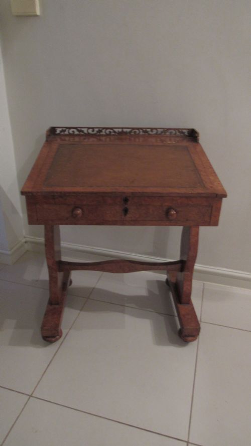 superb burr oak desk - CATEGORY: ANTIQUE TABLES - DATED 19TH CENTURY
