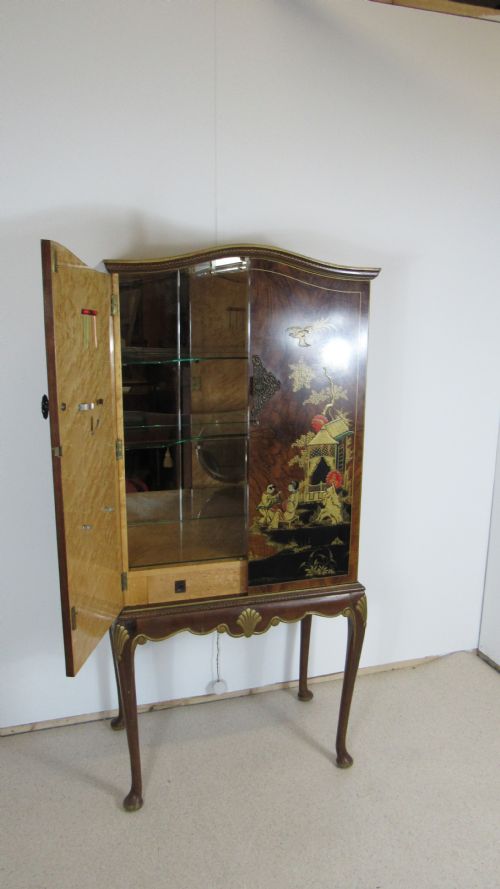 SUPERB WALNUT CHINOISERIE COCKTAIL CABINET - ADDITIONAL PHOTO 9