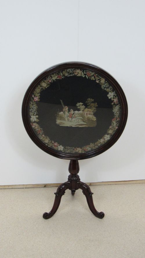 beautiful victorian wine table - CATEGORY: ANTIQUE TABLES - DATED VICTORIAN