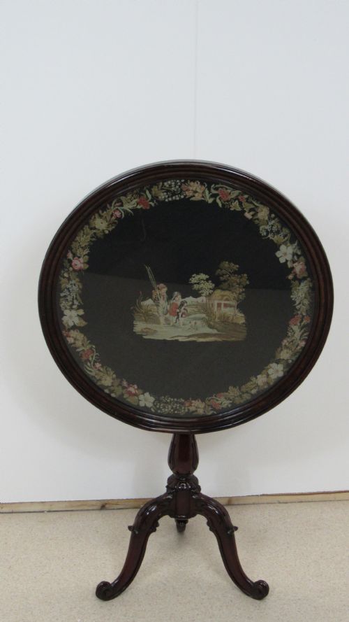 BEAUTIFUL VICTORIAN WINE TABLE - ADDITIONAL PHOTO 2