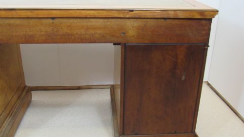 VERY NICE SATIN BIRCH PEDESTAL DESK - ADDITIONAL PHOTO 8