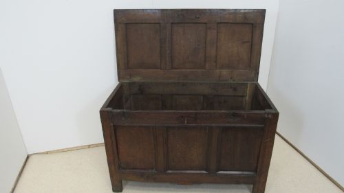ANTIQUE OAK COFFER BEDDING BOX - ADDITIONAL PHOTO 7