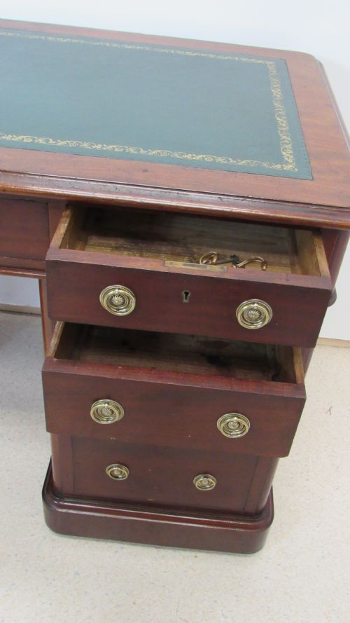 MAHOGANY VICTORIAN DESK - ADDITIONAL PHOTO 3