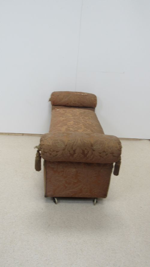 UNUSUAL LARGE OTTOMAN - ADDITIONAL PHOTO 6