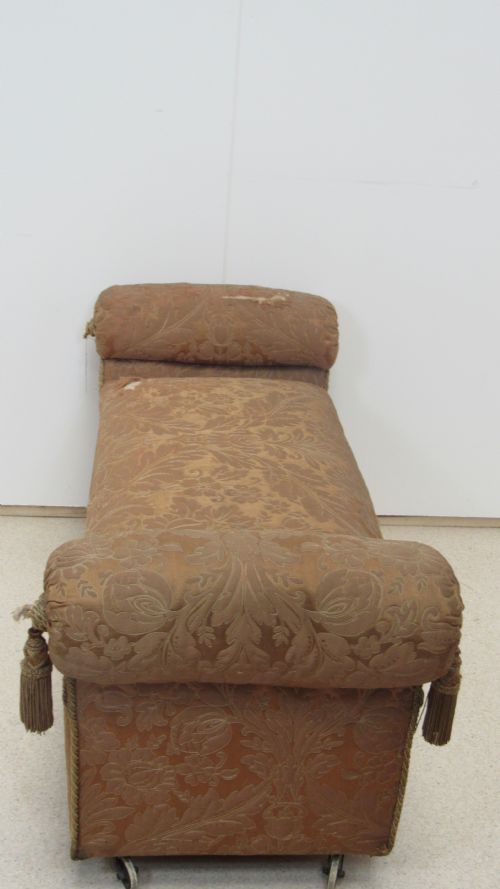 UNUSUAL LARGE OTTOMAN - ADDITIONAL PHOTO 7