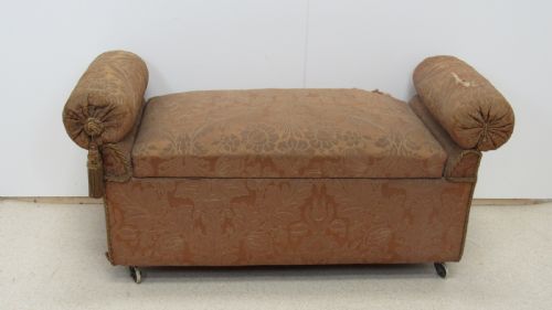 UNUSUAL LARGE OTTOMAN - ADDITIONAL PHOTO 9