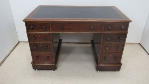good victorian mahogany pedestal desk - CATEGORY: ANTIQUE DESKS - DATED VICTORIAN