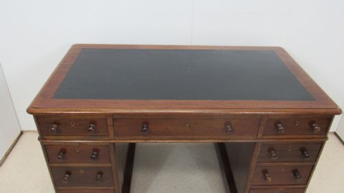 GOOD VICTORIAN MAHOGANY PEDESTAL DESK - ADDITIONAL PHOTO 1