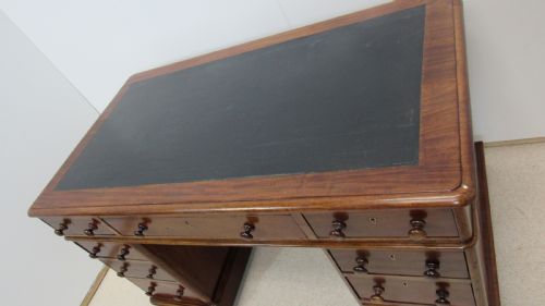 GOOD VICTORIAN MAHOGANY PEDESTAL DESK - ADDITIONAL PHOTO 5