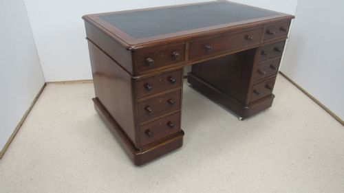 GOOD VICTORIAN MAHOGANY PEDESTAL DESK - ADDITIONAL PHOTO 6