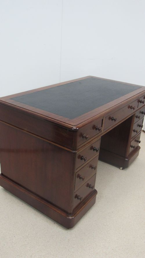GOOD VICTORIAN MAHOGANY PEDESTAL DESK - ADDITIONAL PHOTO 10