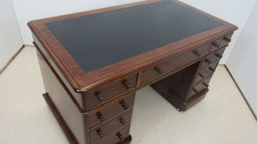 GOOD VICTORIAN MAHOGANY PEDESTAL DESK - ADDITIONAL PHOTO 12