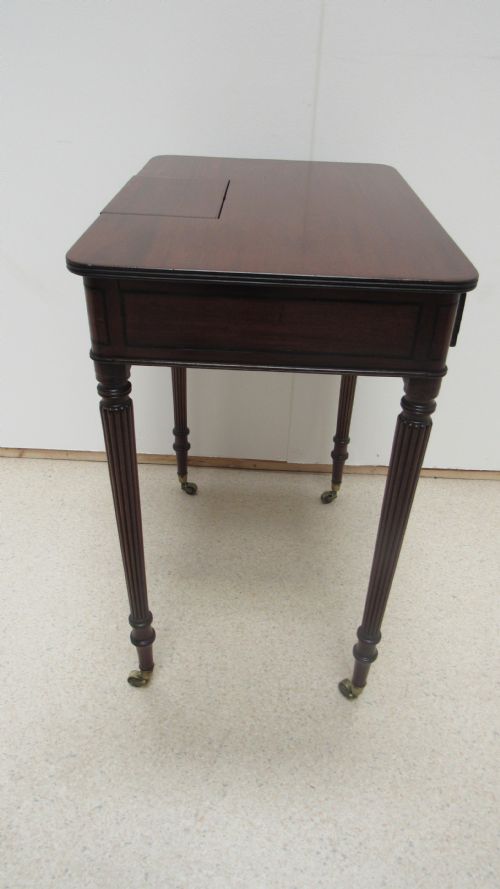 SUPERB GILLOWS CHAMBER TABLE - ADDITIONAL PHOTO 12