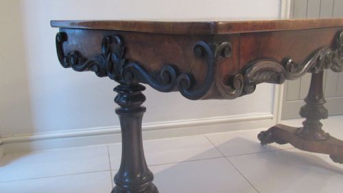 SUPERB WALNUT WRITING CENTRE TABLE - ADDITIONAL PHOTO 3