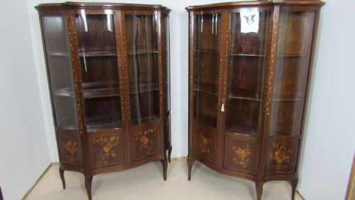 WONDERFUL EDWARDIAN PAIR OF SERPENTINE INLAID DISPLAY CABINETS - ADDITIONAL PHOTO 1