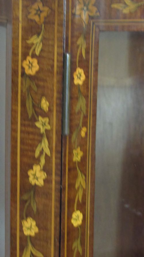 WONDERFUL EDWARDIAN PAIR OF SERPENTINE INLAID DISPLAY CABINETS - ADDITIONAL PHOTO 5