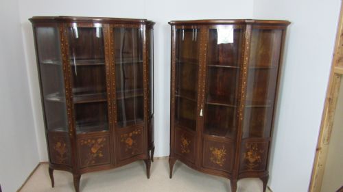 WONDERFUL EDWARDIAN PAIR OF SERPENTINE INLAID DISPLAY CABINETS - ADDITIONAL PHOTO 11