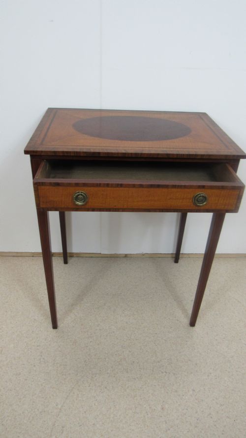 PRETTY 19TH CENTURY SIDE TABLE - ADDITIONAL PHOTO 9