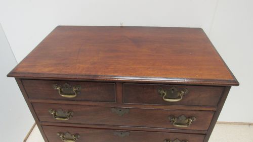 SMALL GEORGIAN MAHOGANY CHEST - ADDITIONAL PHOTO 1