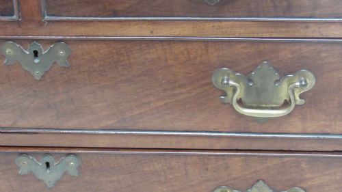 SMALL GEORGIAN MAHOGANY CHEST - ADDITIONAL PHOTO 2
