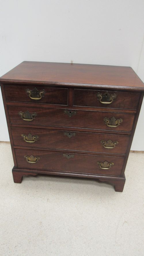 SMALL GEORGIAN MAHOGANY CHEST - ADDITIONAL PHOTO 4