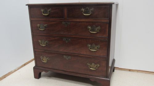 SMALL GEORGIAN MAHOGANY CHEST - ADDITIONAL PHOTO 5