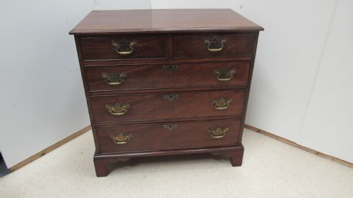 SMALL GEORGIAN MAHOGANY CHEST - ADDITIONAL PHOTO 10