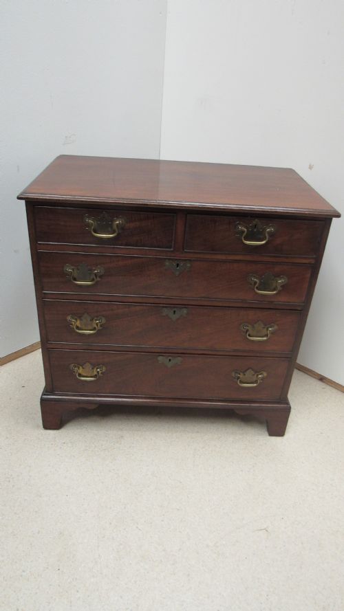 SMALL GEORGIAN MAHOGANY CHEST - ADDITIONAL PHOTO 11