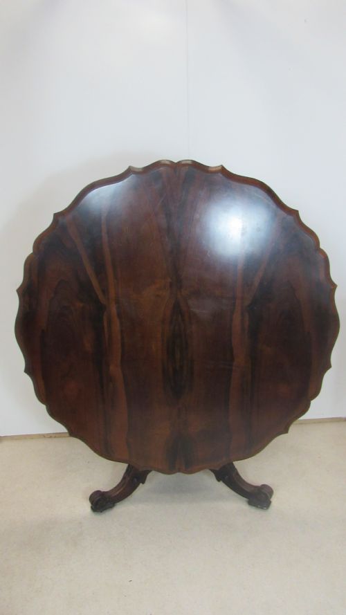 WONDERFUL SHAPED CIRCULAR ROSEWOOD TABLE
