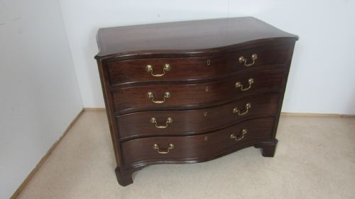 georgian mahogany serpentine chest of drawers - CATEGORY: ANTIQUE CHEST OF DRAWERS - DATED GEORGIAN