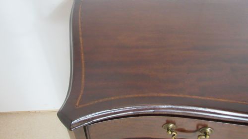 GEORGIAN MAHOGANY SERPENTINE CHEST OF DRAWERS - ADDITIONAL PHOTO 4