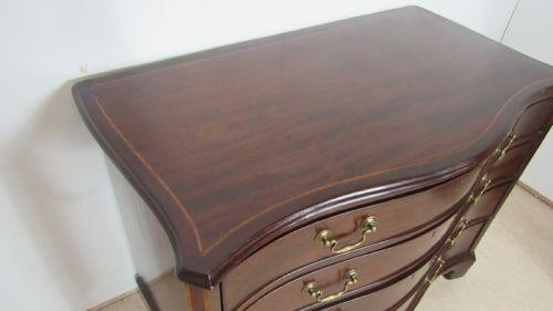 GEORGIAN MAHOGANY SERPENTINE CHEST OF DRAWERS - ADDITIONAL PHOTO 5