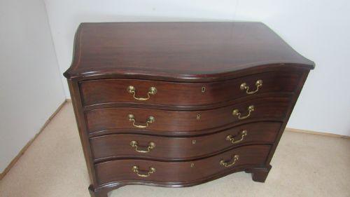 GEORGIAN MAHOGANY SERPENTINE CHEST OF DRAWERS - ADDITIONAL PHOTO 18