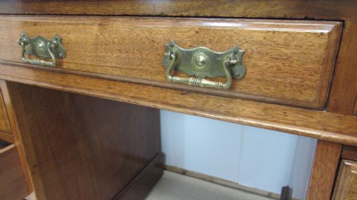 LOVELY RED WALNUT PEDESTAL DESK - ADDITIONAL PHOTO 14