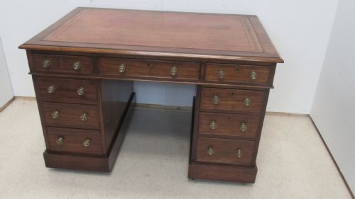 BEAUTIFUL VICTORIAN MAHOGANY PEDESTAL DESK - ADDITIONAL PHOTO 1