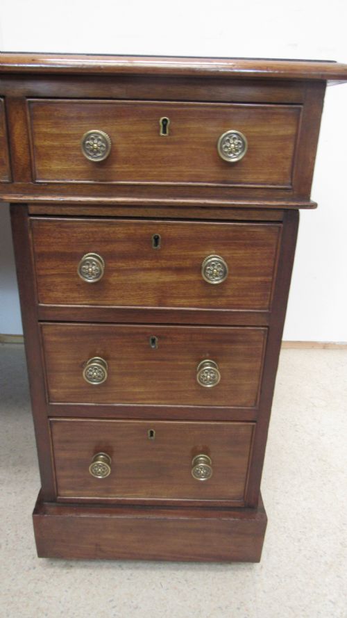 BEAUTIFUL VICTORIAN MAHOGANY PEDESTAL DESK - ADDITIONAL PHOTO 8
