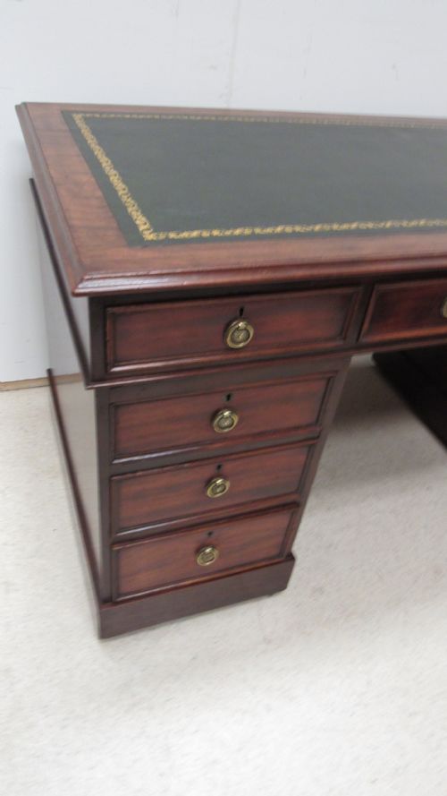WONDERFUL VICTORIAN MAHOGANY PEDESTAL DESK - ADDITIONAL PHOTO 11