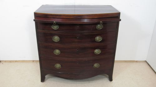 ELEGANT SMALL BOW FRONT CHEST WITH A BRUSHING SLIDE - ADDITIONAL PHOTO 1