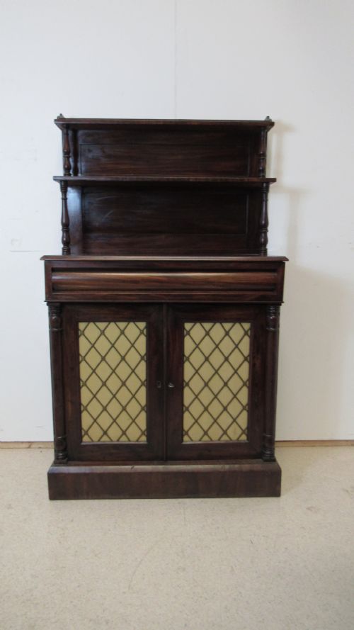 A LOVELY SMALL MAHOGANY SIDE CABINET - ADDITIONAL PHOTO 1