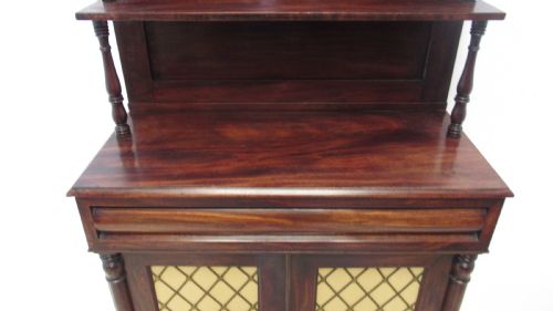 A LOVELY SMALL MAHOGANY SIDE CABINET - ADDITIONAL PHOTO 3