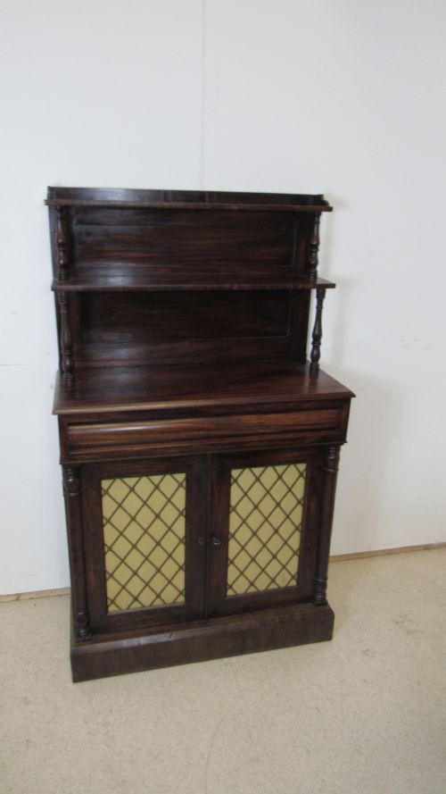 A LOVELY SMALL MAHOGANY SIDE CABINET - ADDITIONAL PHOTO 4