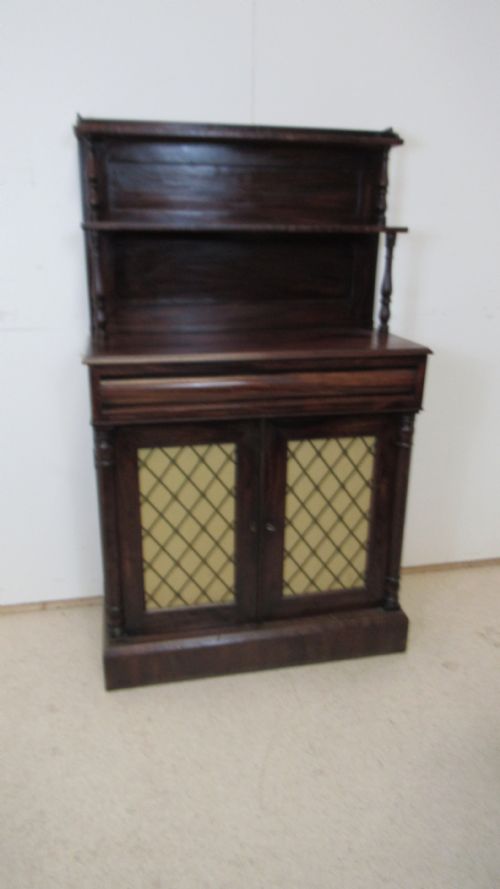 A LOVELY SMALL MAHOGANY SIDE CABINET - ADDITIONAL PHOTO 5