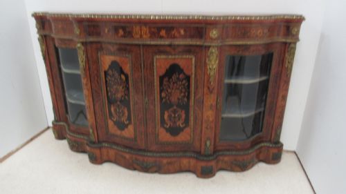A WONDERFUL SERPENTINE CREDENZA OF EXHIBITION QUALITY - ADDITIONAL PHOTO 3