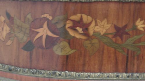 A WONDERFUL SERPENTINE CREDENZA OF EXHIBITION QUALITY - ADDITIONAL PHOTO 5