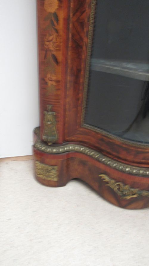 A WONDERFUL SERPENTINE CREDENZA OF EXHIBITION QUALITY - ADDITIONAL PHOTO 6